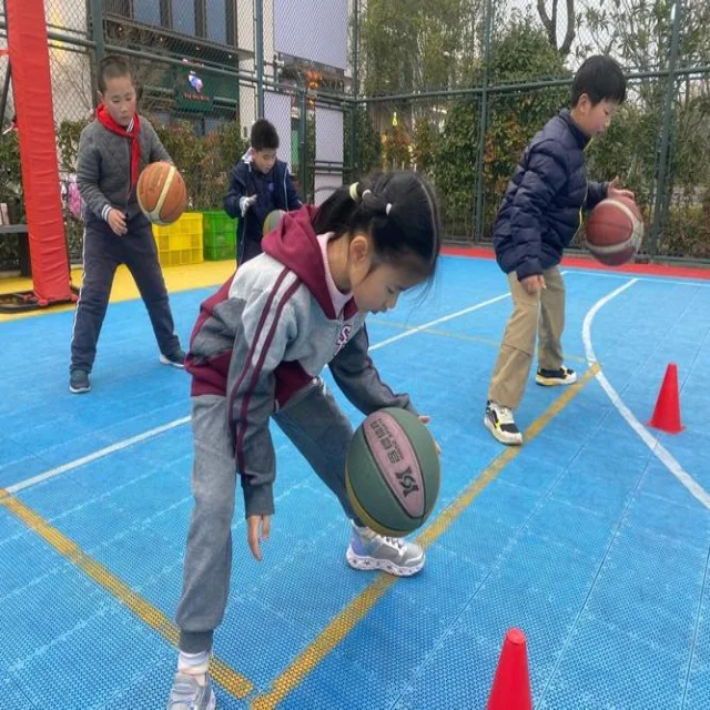 美职篮首轮比赛战况激烈焦点多
